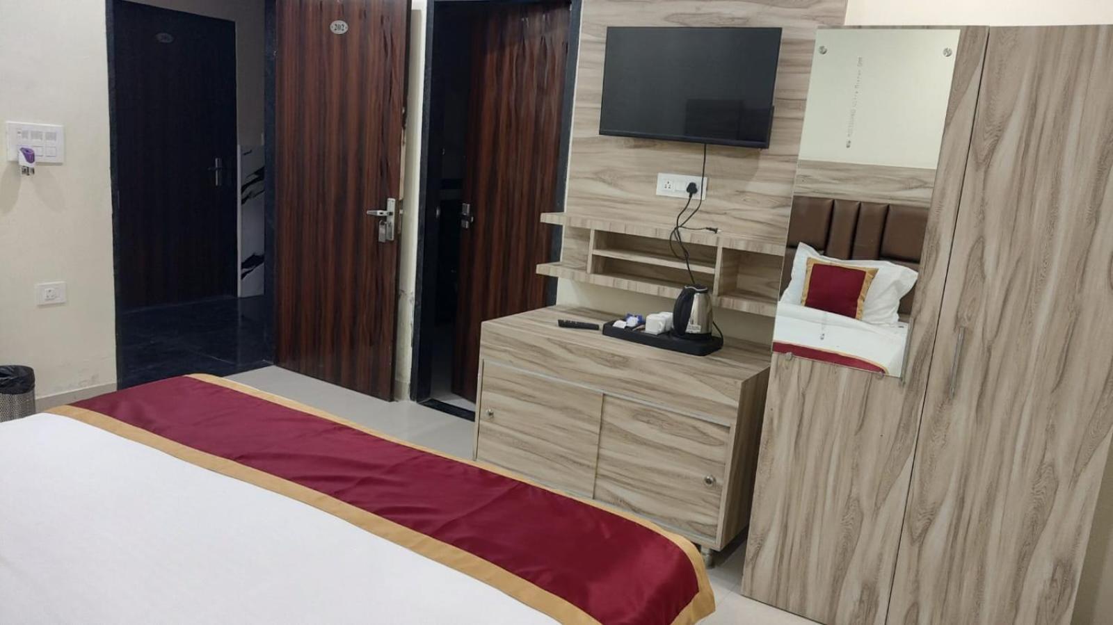 Hotel Shri Vasudev Dham