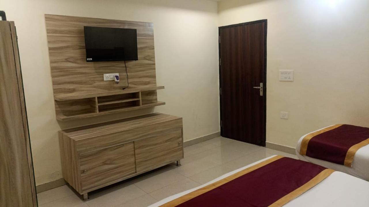 Shri Vasudev Dham Hotel